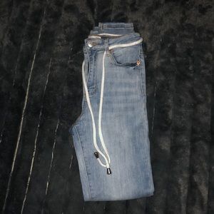 Jeans with rope belt